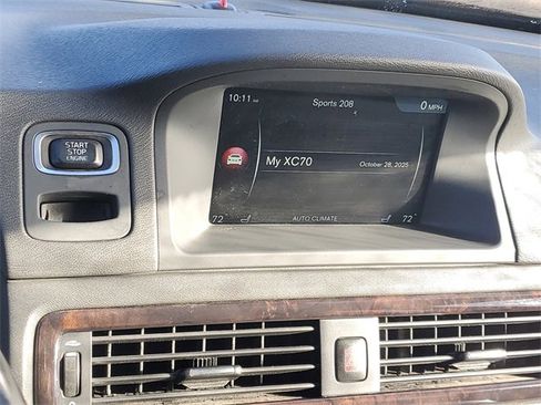 Used 2016 Volvo XC70 T5 Premier w/ Proximity Package image 12