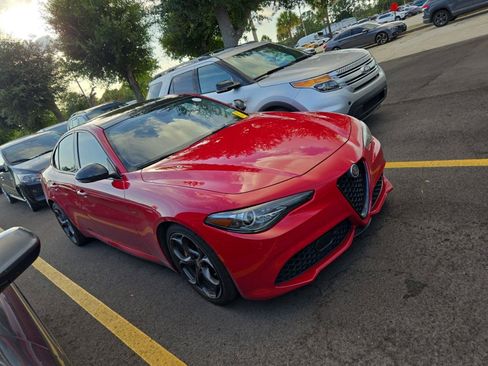 Used 2019 Alfa Romeo Giulia Ti Sport w/ Quick Order Package 22U Sport RWD image 15