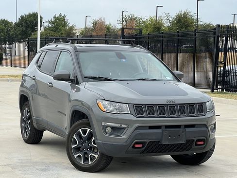 Used 2020 Jeep Compass Trailhawk AWD/4WD image 2