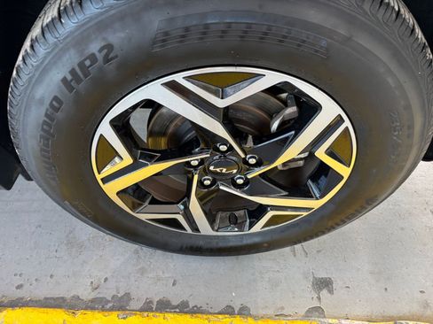 Used 2025 Kia Sportage LX image 30