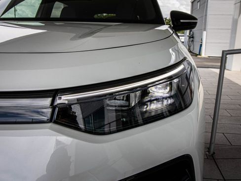 New 2026 Volkswagen Tiguan SE R-Line FWD image 7