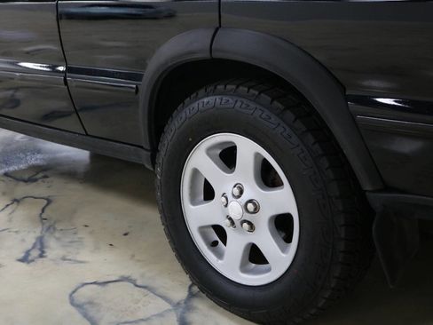 Used 2004 Land Rover Discovery HSE image 10