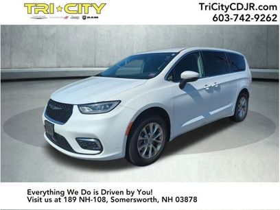 Used 2023 Chrysler Pacifica Touring-L