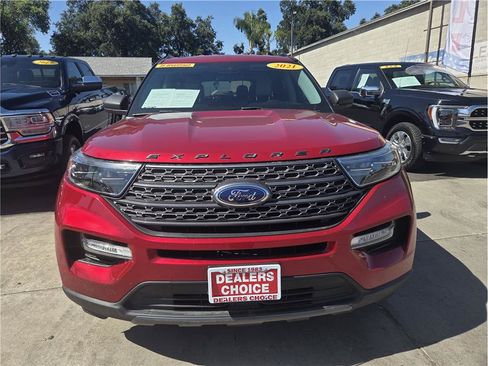Used 2021 Ford Explorer XLT w/ Equipment Group 202A RWD image 2