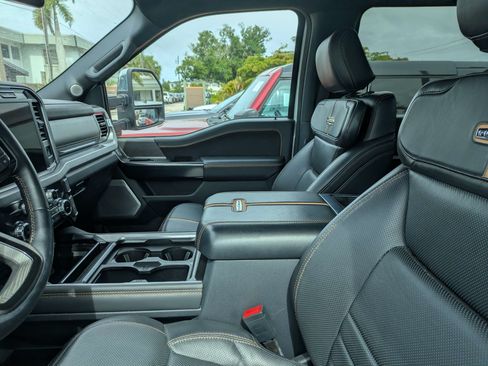 Used 2023 Ford F250 Platinum AWD/4WD image 4