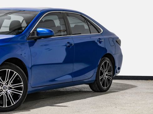 Used 2016 Toyota Camry SE image 10