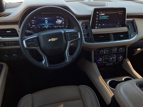 Used 2024 Chevrolet Suburban Premier image 12