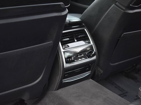 Used 2018 BMW 750i xDrive image 28