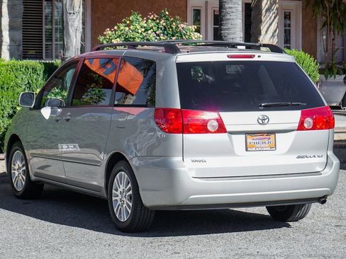 Used 2007 Toyota Sienna XLE image 7