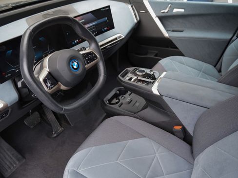 Used 2024 BMW iX xDrive50 w/ Premium Package AWD/4WD image 9