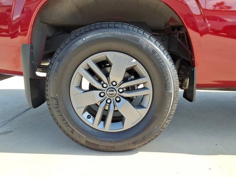 Used 2025 Nissan Frontier SV image 21