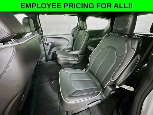 New 2026 Chrysler Pacifica Limited w/ S Appearance Package image 29