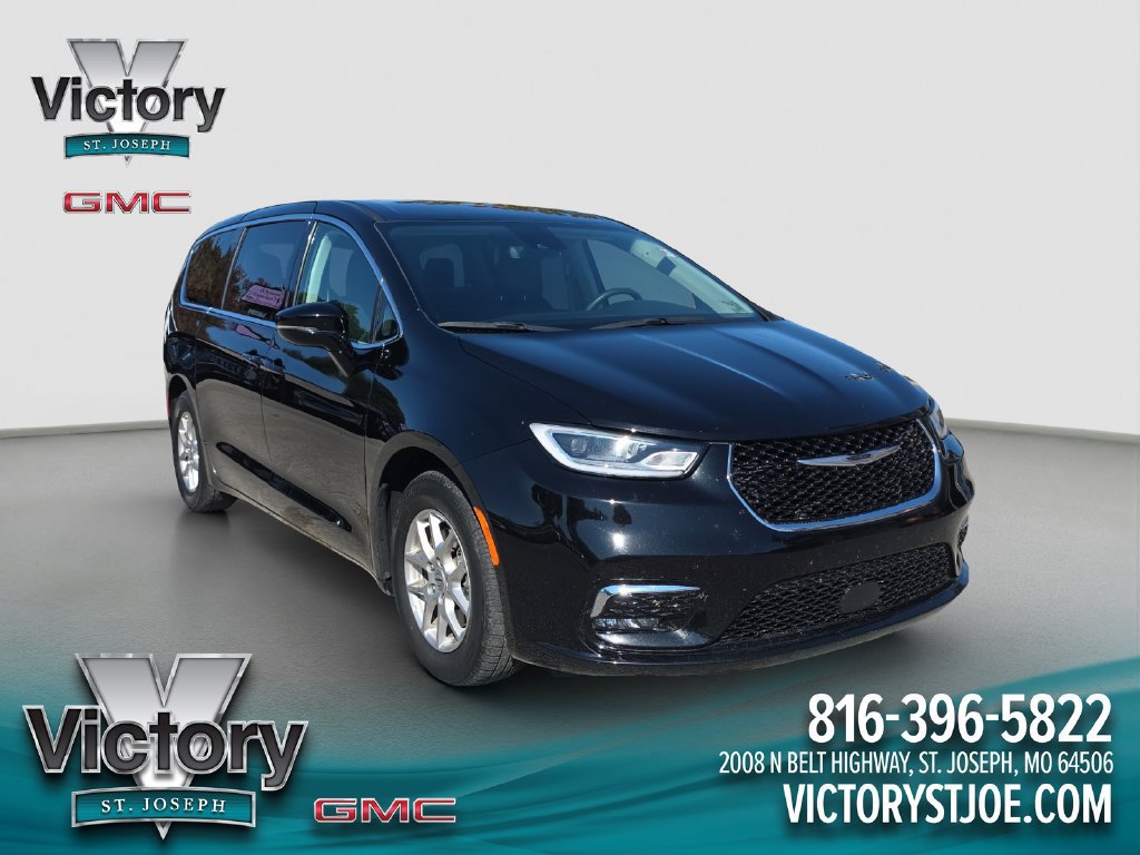 Used 2024 Chrysler Pacifica Touring-L FWD image 1