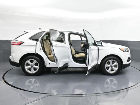 Used 2021 Ford Edge SE image 38