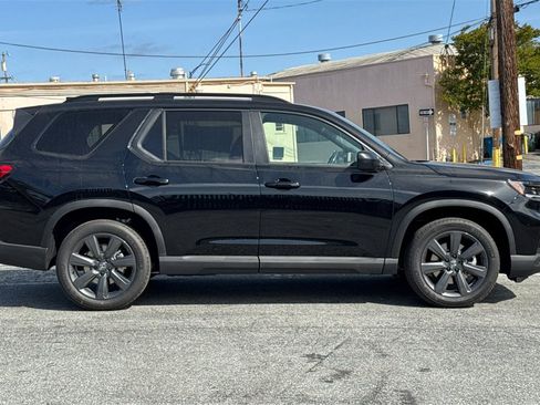 New 2025 Honda Pilot Sport image 3