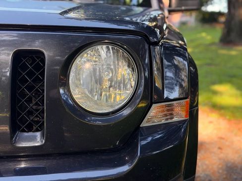 Used 2014 Jeep Patriot Sport w/ Power Value Group image 38