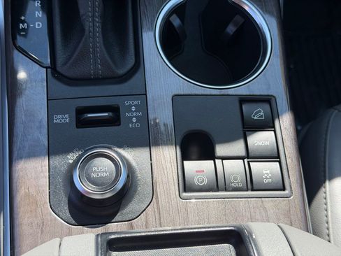 Used 2023 Toyota Highlander Limited AWD/4WD image 27