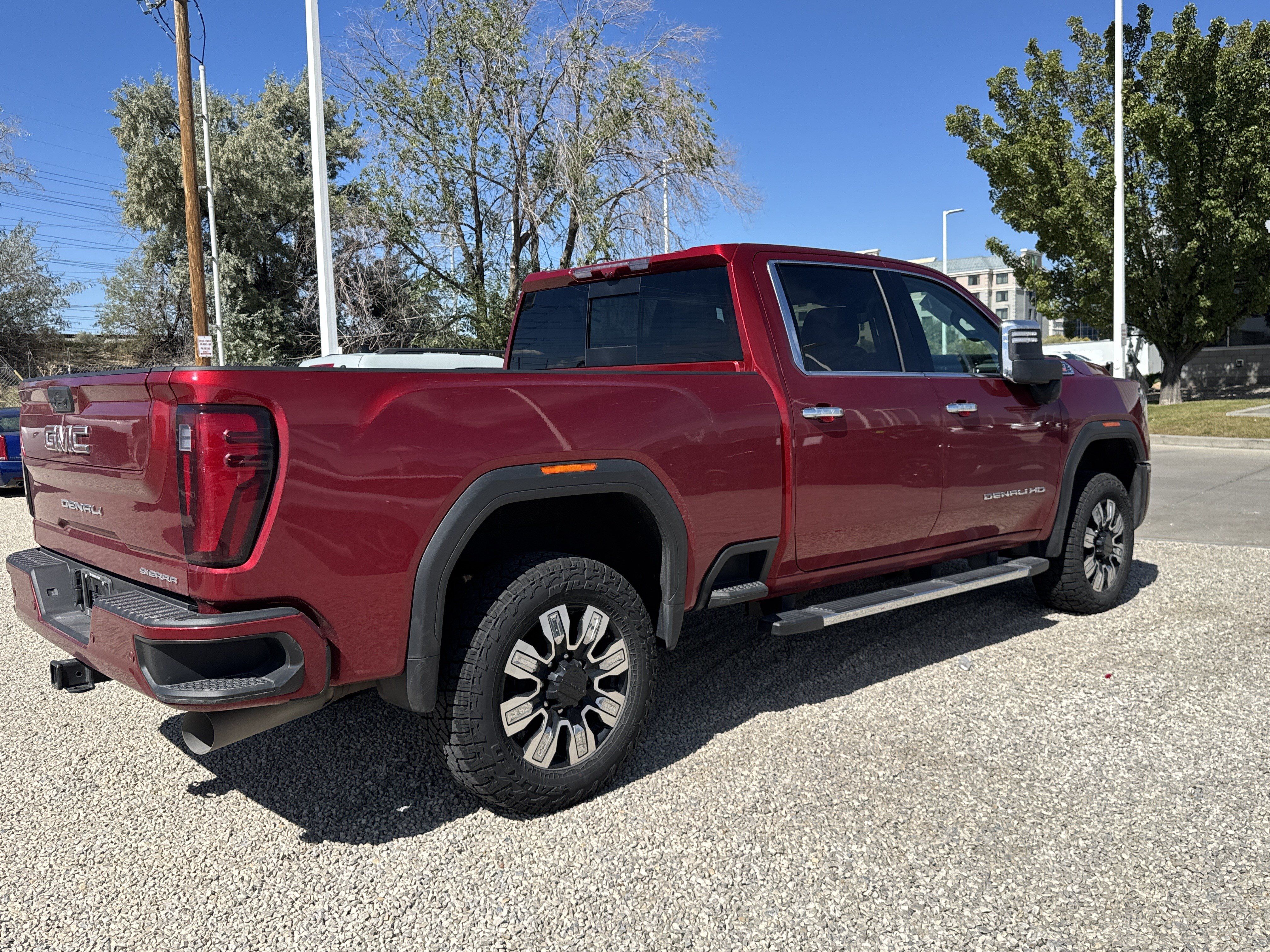 Used 2024 GMC Sierra 2500 Denali w/ Denali Reserve Package AWD/4WD image 3