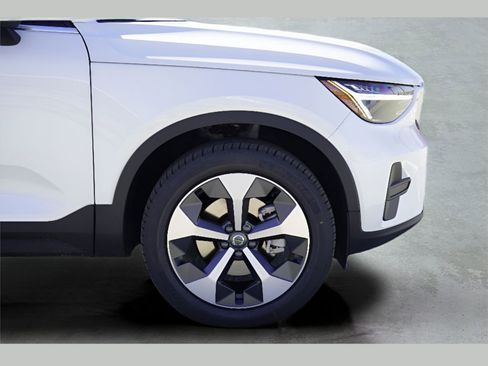 New 2025 Volvo XC40 B5 Core w/ Protection Package Premier image 3