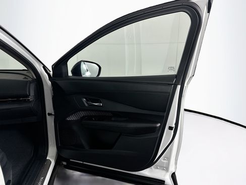 Used 2024 Nissan Ariya AWD image 34