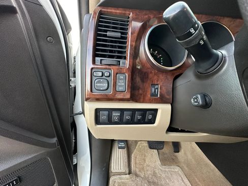 Used 2008 Toyota Sequoia Platinum RWD image 36