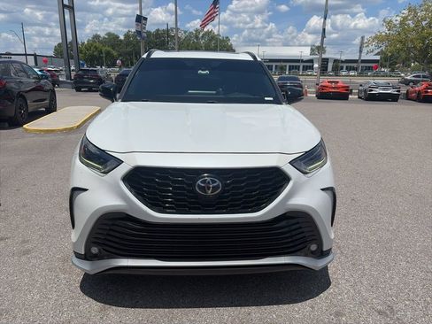Used 2022 Toyota Highlander XSE FWD image 3