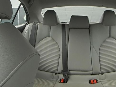 Used 2018 Toyota Camry SE w/ Moonroof Package FWD image 10