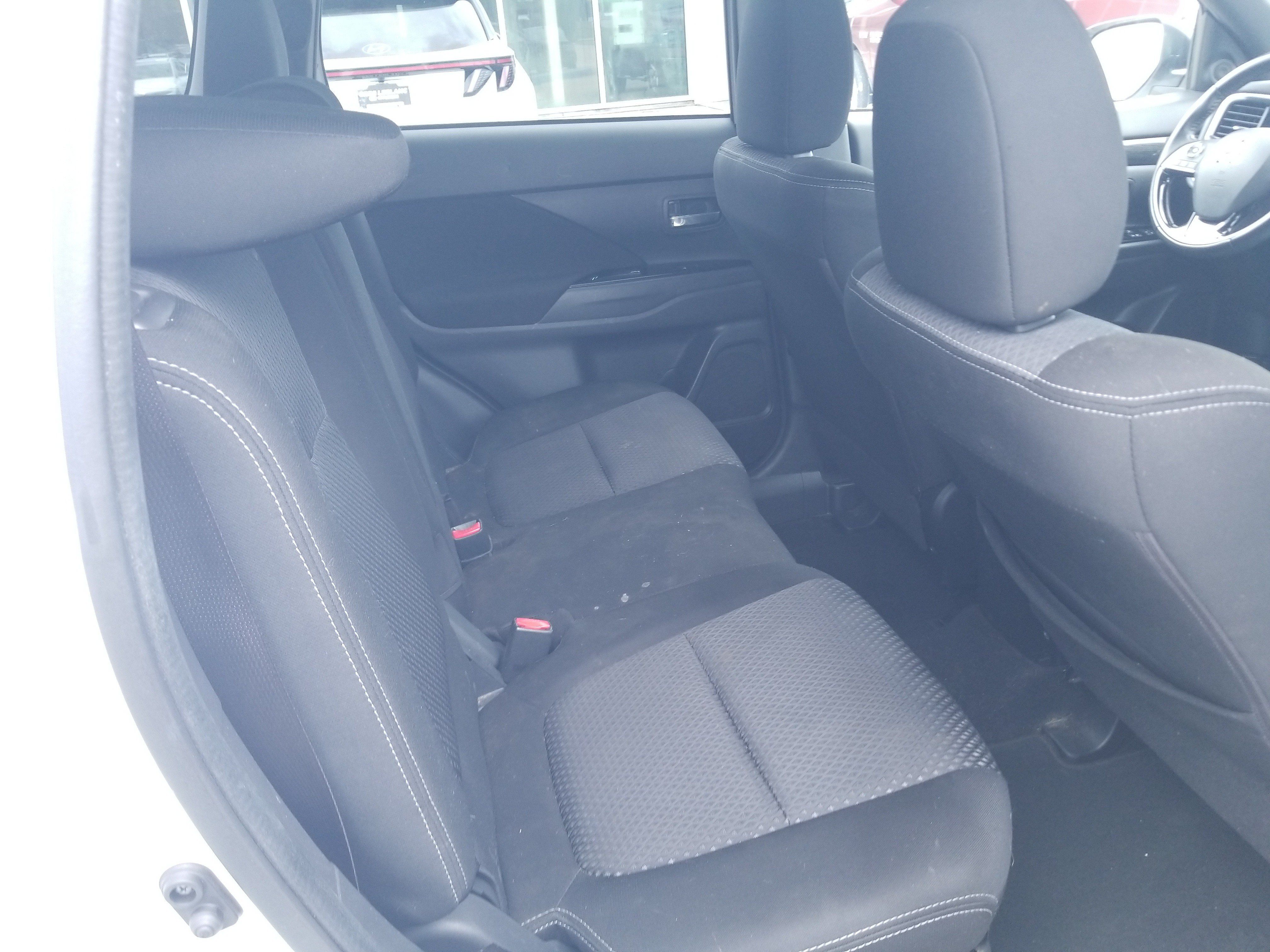 Used 2018 Mitsubishi Outlander LE FWD image 15