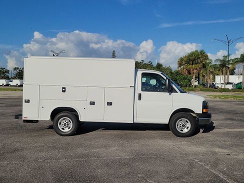 New 2025 GMC Savana 3500 w/ Power Convenience Package image 4
