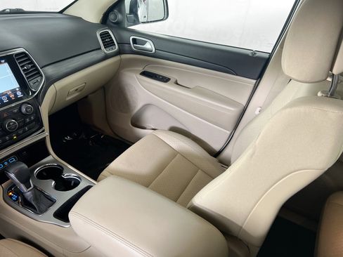 Used 2022 Jeep Grand Cherokee Laredo E w/ Security & Convenience Group image 23