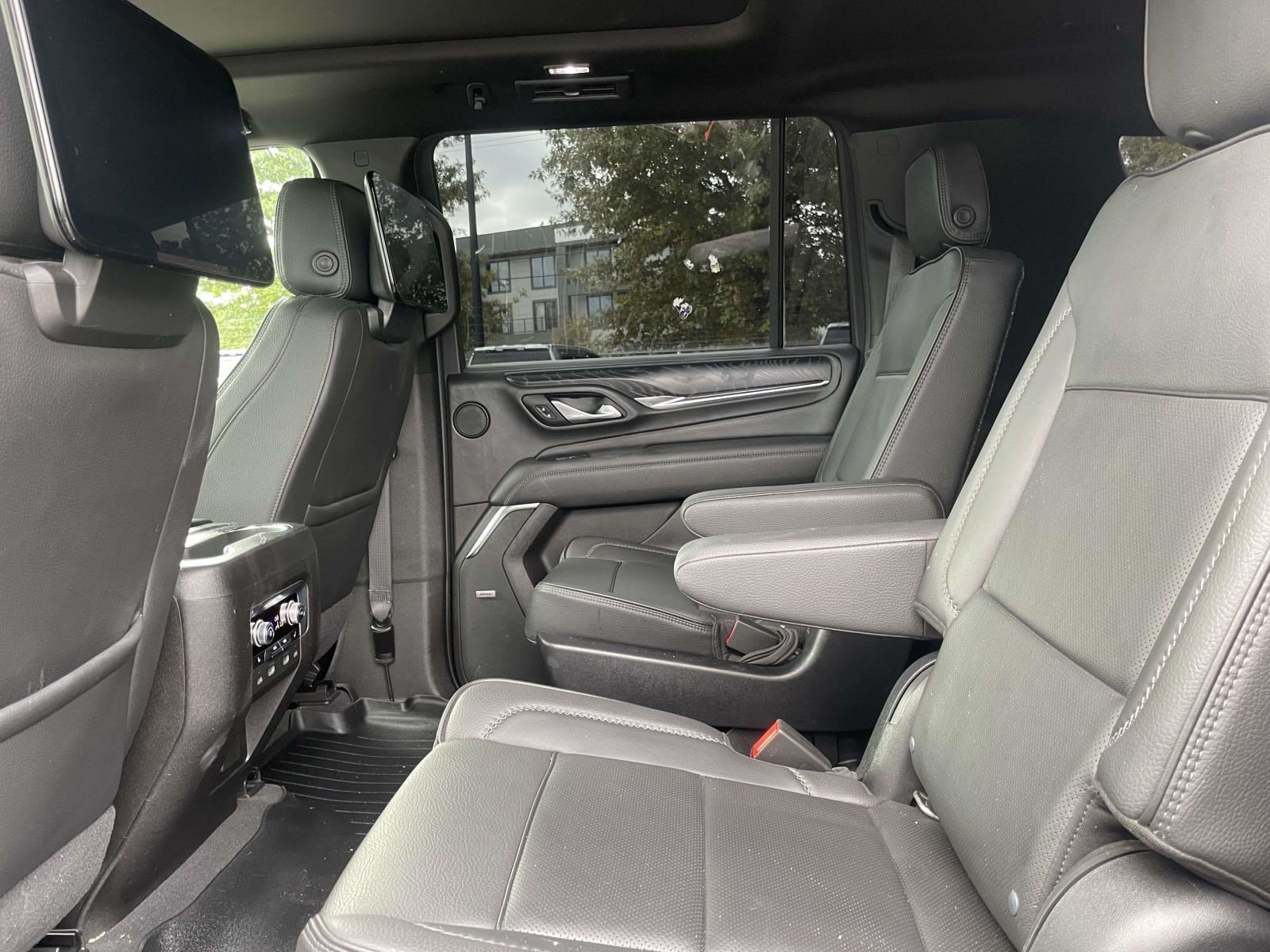 Used 2021 GMC Yukon XL Denali w/ Denali Premium Package AWD/4WD image 11