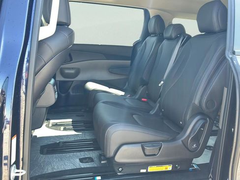 New 2026 Kia Carnival EX image 22