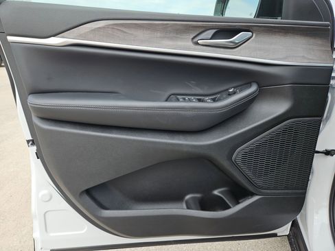 New 2026 Jeep Grand Cherokee Altitude RWD image 11