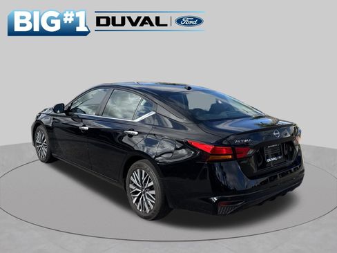 Used 2025 Nissan Altima 2.5 SV FWD image 4