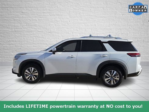 Used 2025 Nissan Pathfinder SL image 2