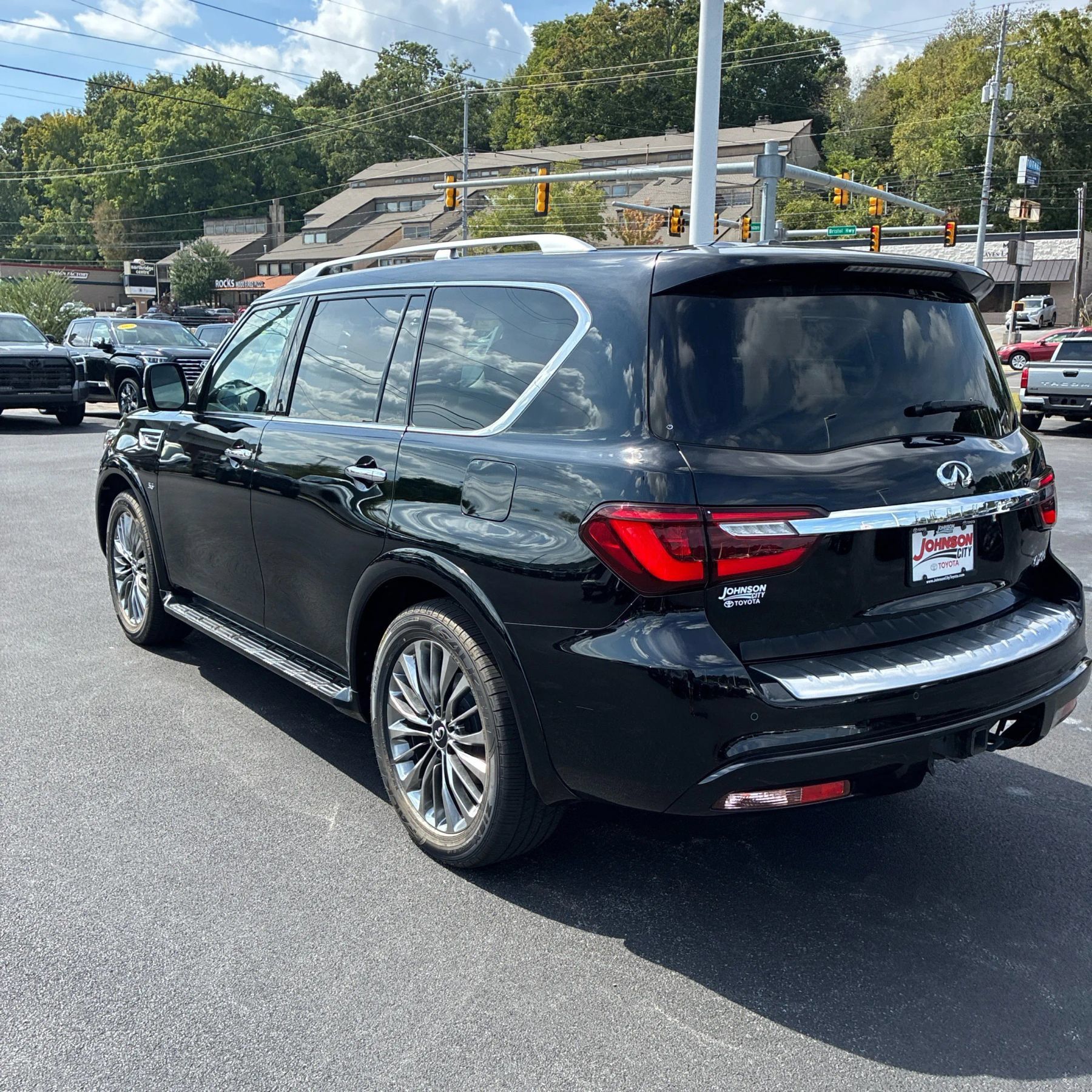 Used 2019 INFINITI QX80 Luxe w/ Proactive Package RWD image 4