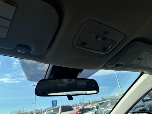 Used 2017 Toyota Corolla LE image 29