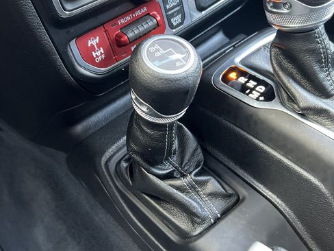 Used 2025 Jeep Wrangler Unlimited Rubicon AWD/4WD image 31