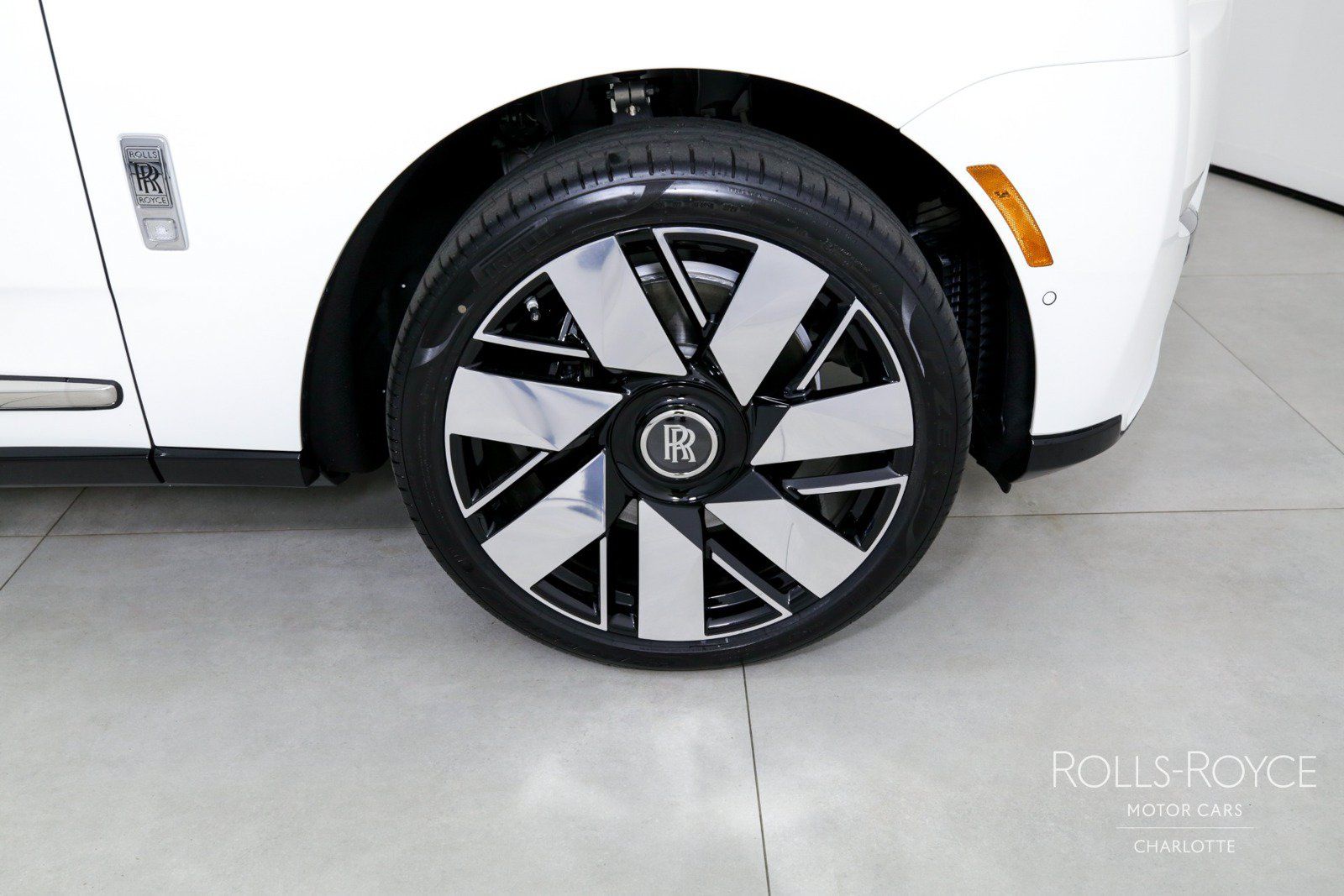 Used 2025 Rolls-Royce Cullinan AWD/4WD image 35