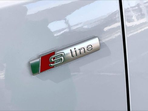 Used 2023 Audi Q3 2.0T Premium w/ Convenience Package image 15