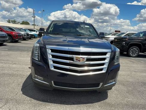 Used 2018 Cadillac Escalade Luxury AWD/4WD image 3