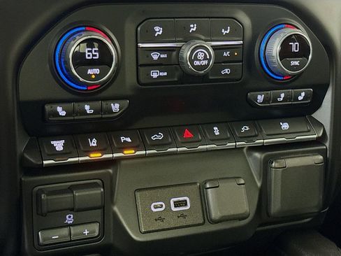 Used 2023 Chevrolet Silverado 3500 High Country image 16