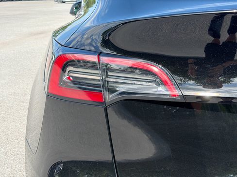 Used 2025 Tesla Model Y Long Range AWD/4WD image 10