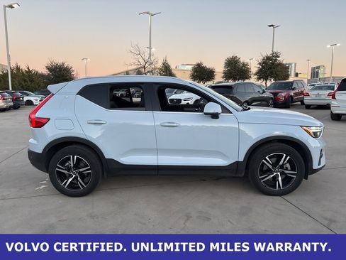 Certified 2025 Volvo XC40 B5 Core image 4