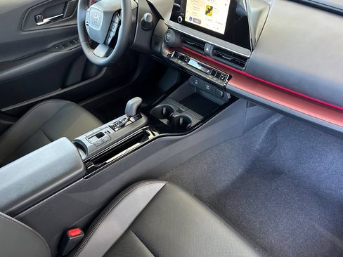 New 2026 Toyota Prius Plug-In Hybrid FWD image 18