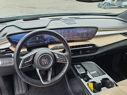 Used 2025 Buick Enclave Preferred w/ Power Package FWD image 10
