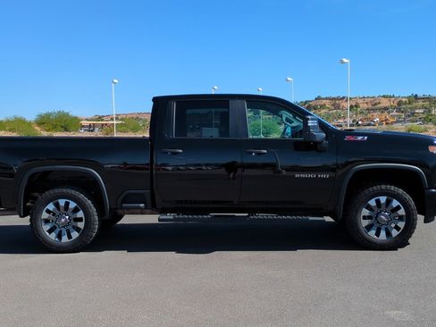 Used 2024 Chevrolet Silverado 2500 Custom w/ Custom Value Package AWD/4WD image 2