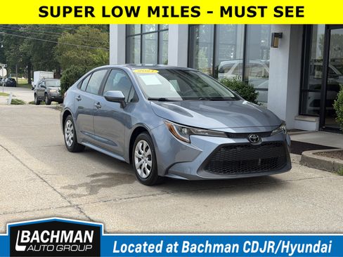 Used 2021 Toyota Corolla LE w/ Carpet Mat Package (TMS) FWD image 1