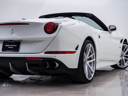 Used 2015 Ferrari California T image 12