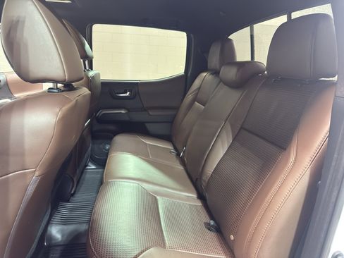 Used 2018 Toyota Tacoma Limited AWD/4WD image 27